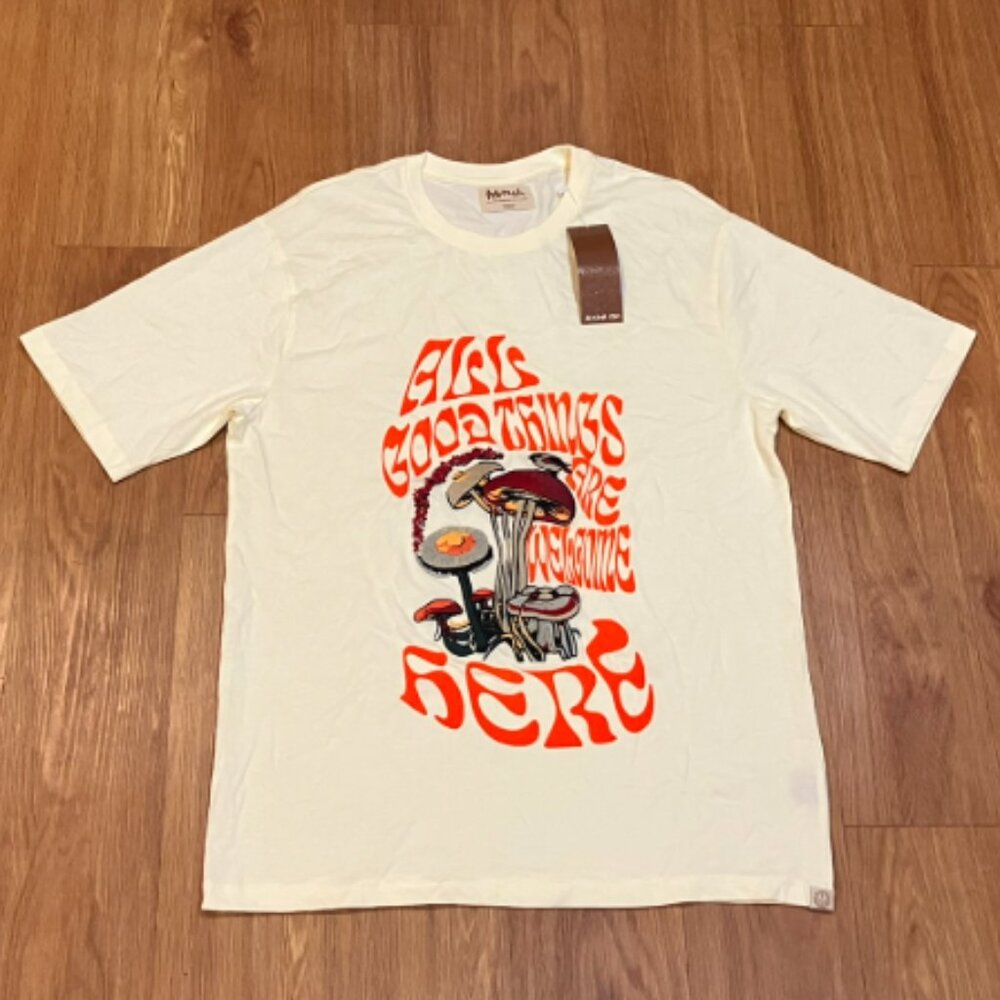 All Good Things Are Welcome Here Men T-Shirt Cloud Cream Mushroom Patches Size L
